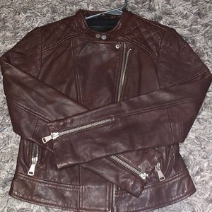 Fitted brown leather jacket